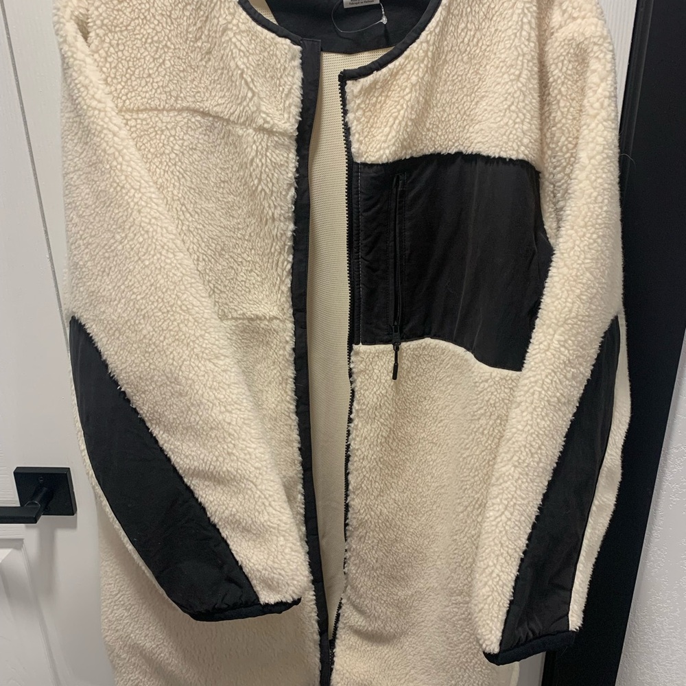 Timberland Black and Cream Sherpa Jacket - Picture 2 of 5